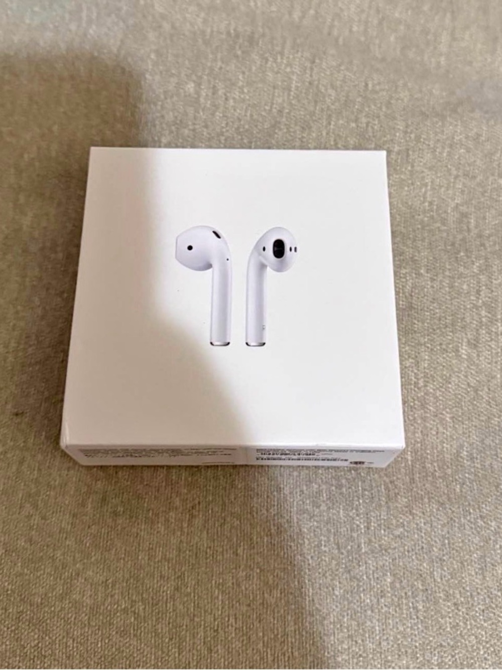 Apple White Wireless Earbuds with Charging Case - True Wireless Stereo